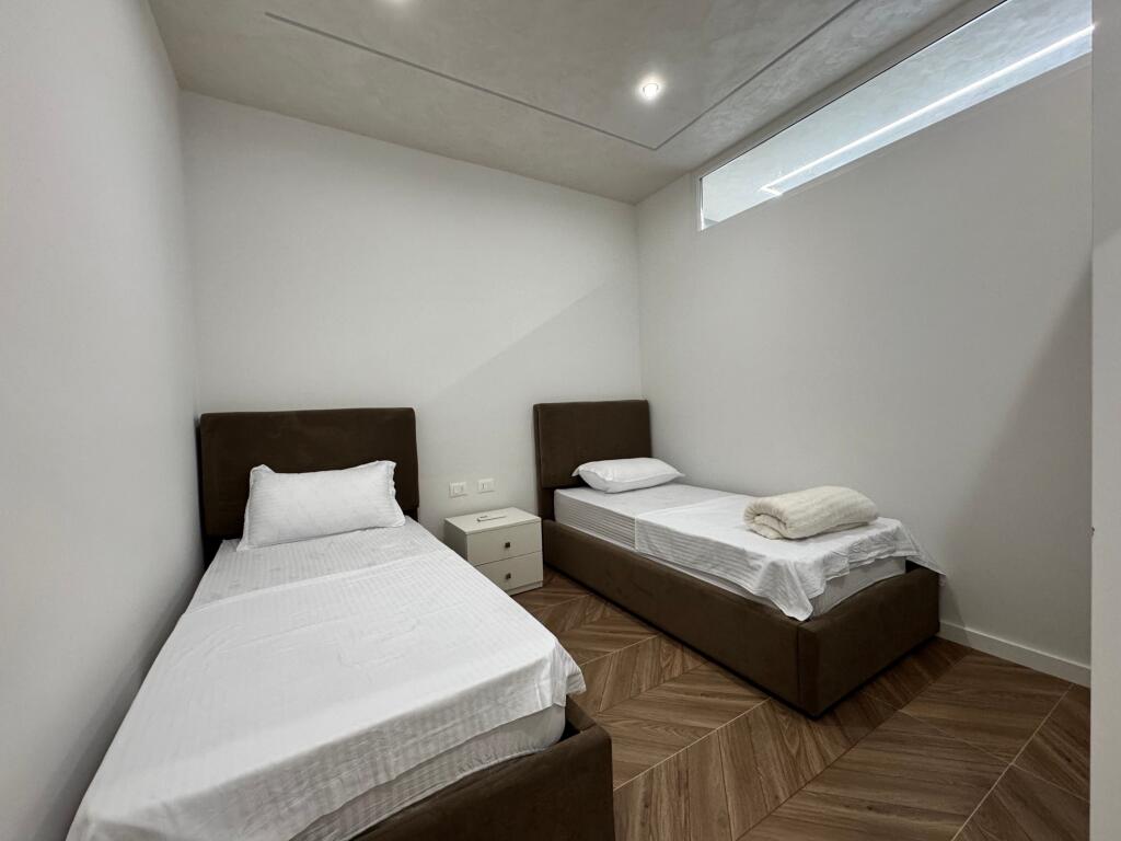 Jepet ME QERA APARTAMENT 2+1 DURRES, Vollga.