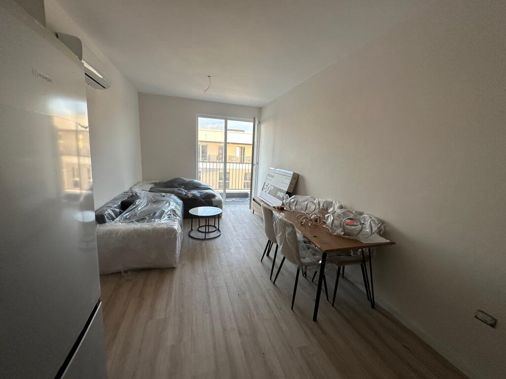 Jepet me qera apartament 1+1 te Univers City