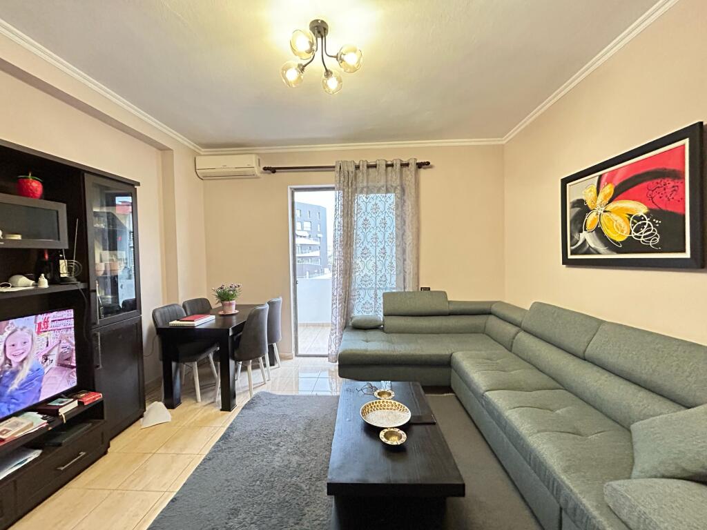 Jepet Me Qera Apartament 1+1+1 Ballkon