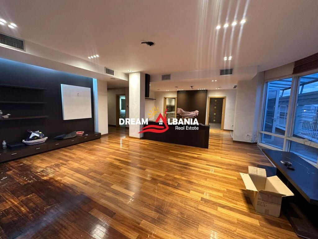 Ambient Zyre për Qira – Bulevardi “Dëshmorët e Kombit”, pranë Presidencës (ID 42611392)