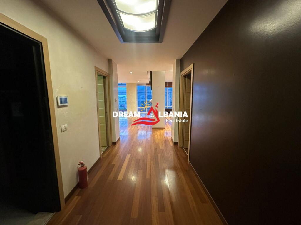 Ambient Zyre për Qira – Bulevardi “Dëshmorët e Kombit”, pranë Presidencës (ID 42611392)