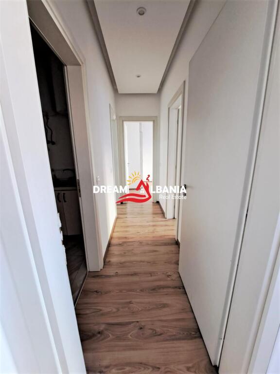 Zyre me qera tek Zogu i Zi tek Ring Center ne Tirane (ID 4261493)