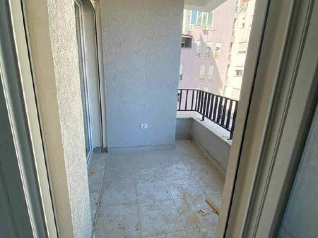 Shitet, Apartament 1+1, Pazari i Ri, Tiranë.