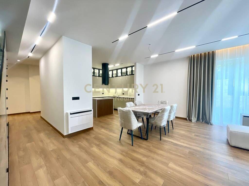 Qira – Vilë e Bashkëngjitur në Rezidencën Forest, Liqeni i Thatë