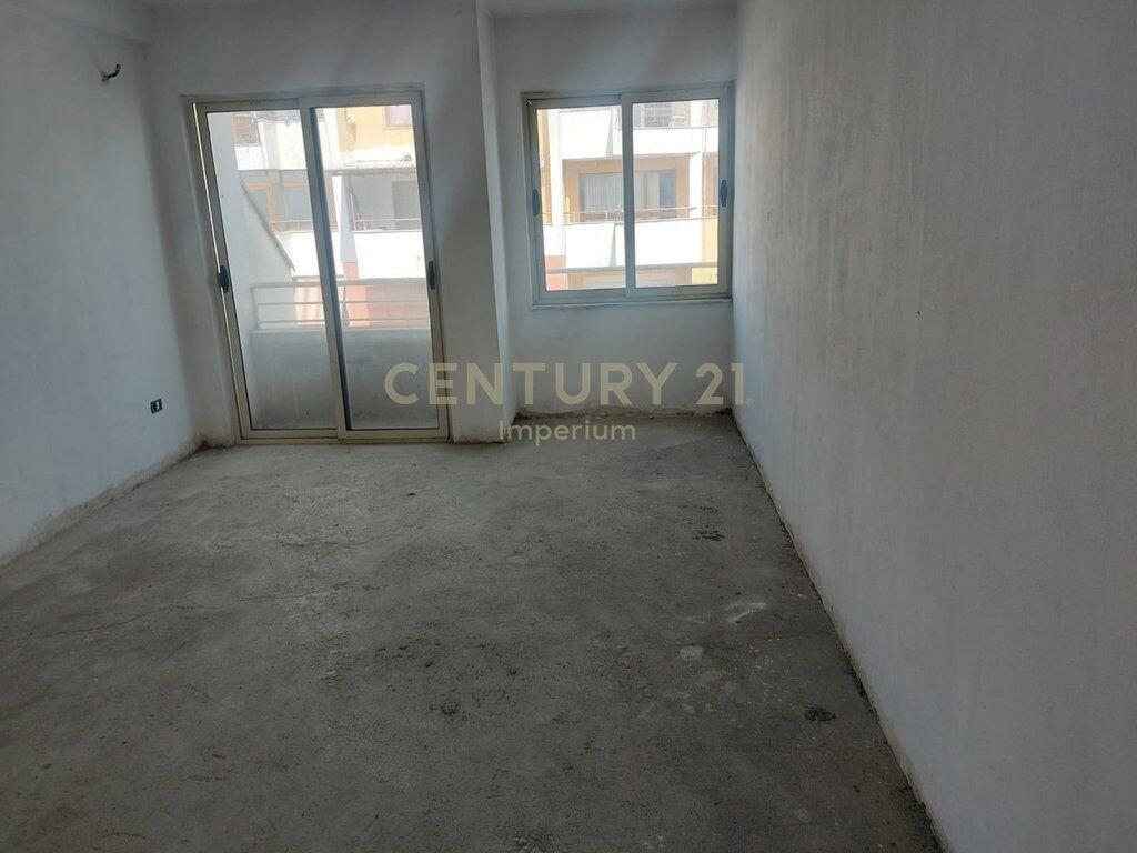 Apartament 2+1+2 tualete per shitje, ne Yzberish