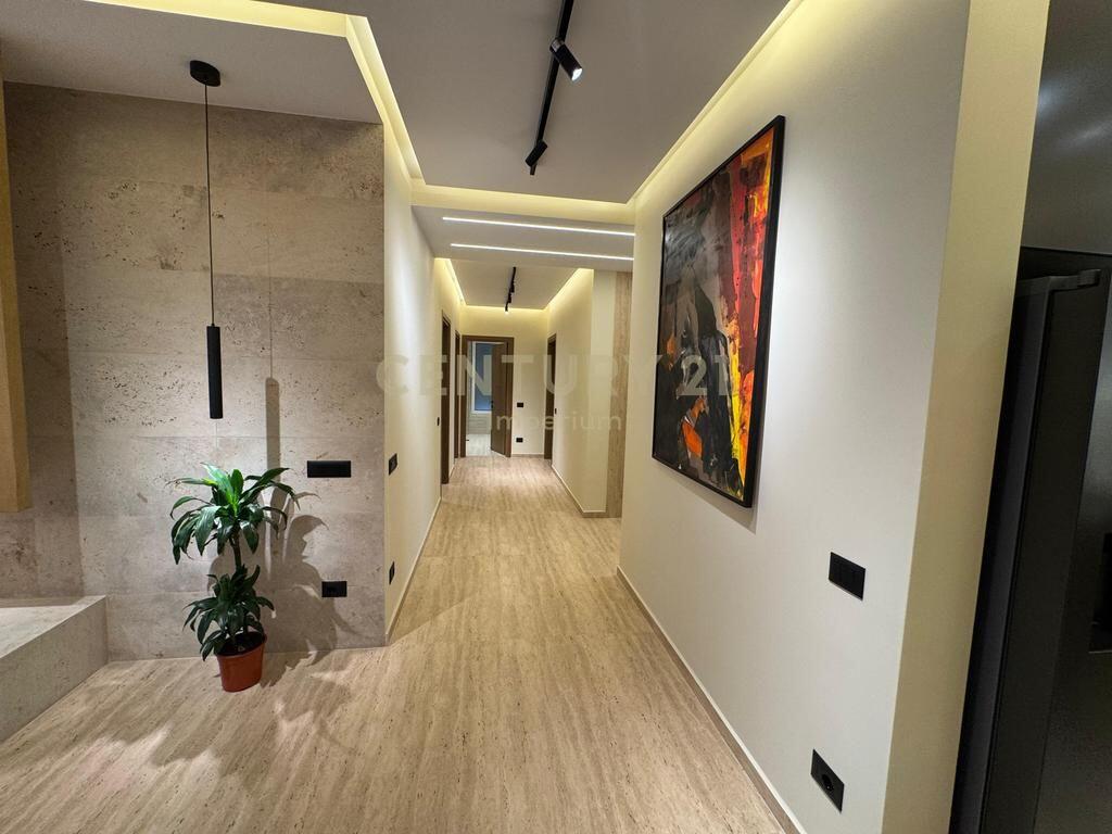 Apartament luksoz 3+1+4+2 Poste parkimi per qira ne Rezidencen Secret Garde