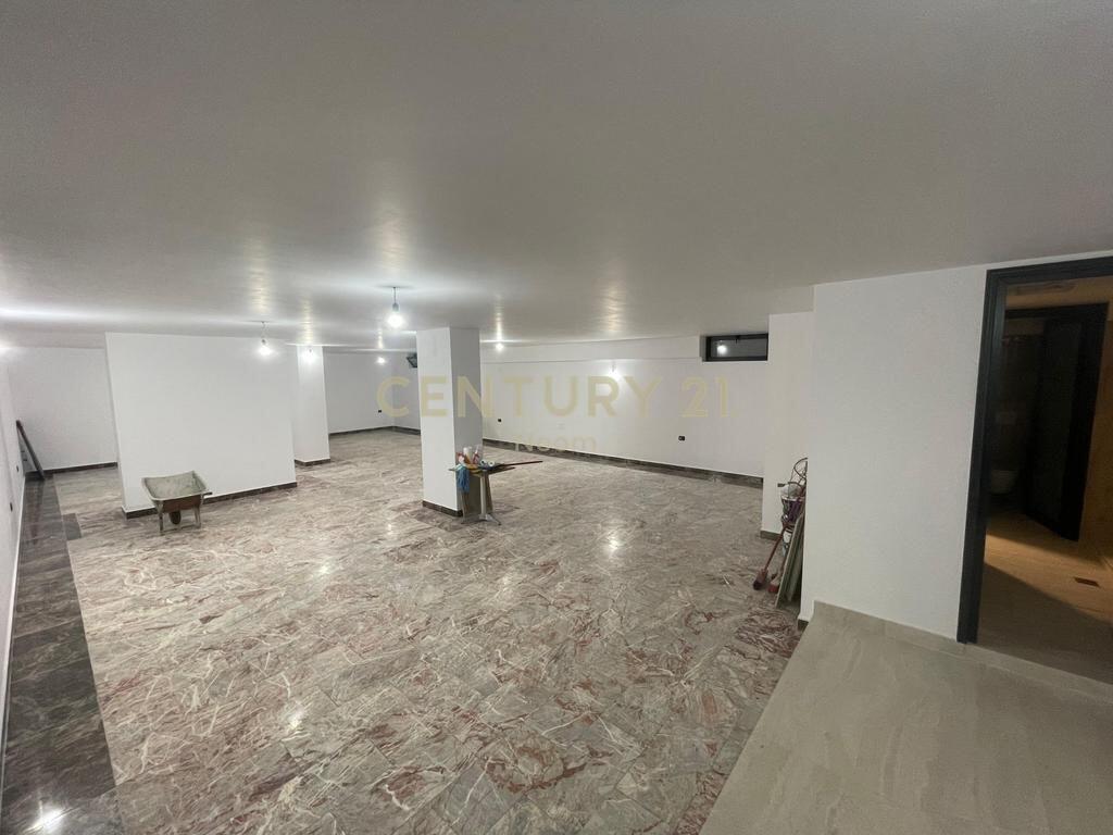 COMMERCIAL SPACE FOR RENT - 200m², IN THE HEART OF BLLOKU!