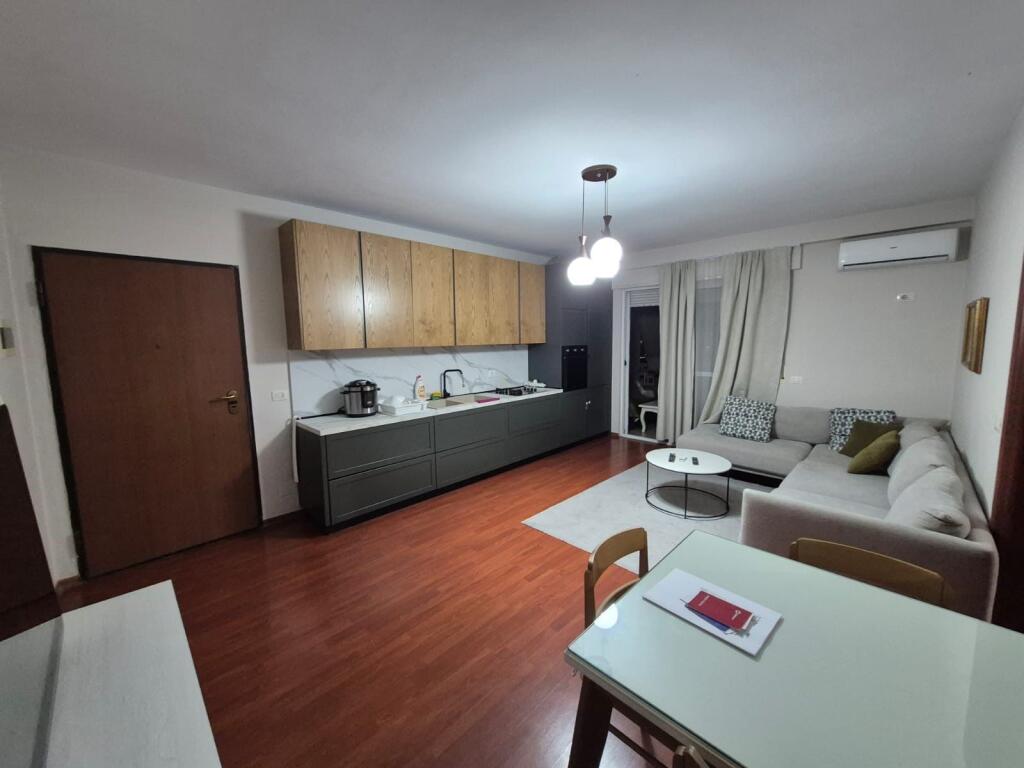 1+1,i mobiluar me verande,te rruge e barrikadave,600 mije leke