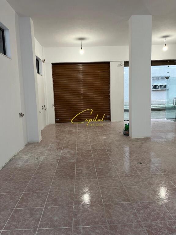 AMBIENT BIZNESI ME QERA 200 M2 KOMUNA E PARISIT 1.500 EURO