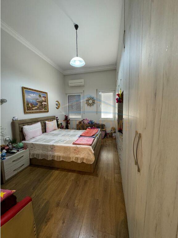 2+1+2+Post Parkimi, Liqeni i That per ne shitje