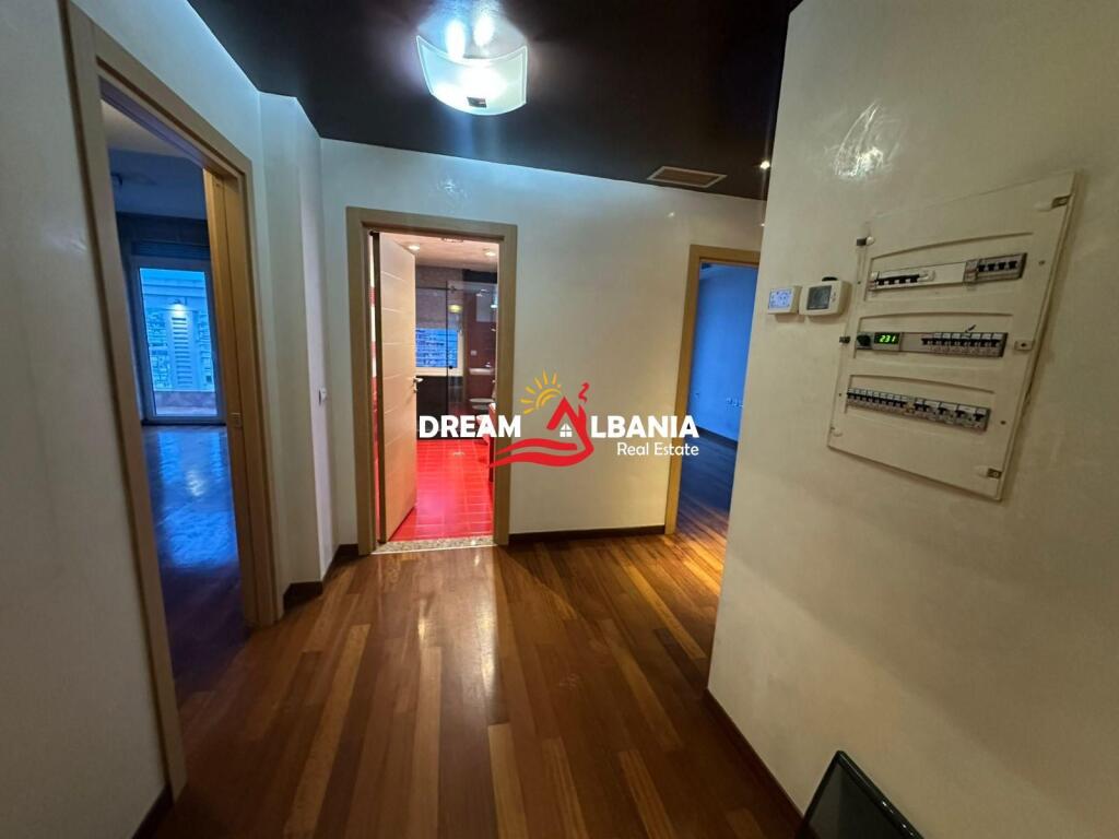 Ambient Zyre për Qira – Bulevardi “Dëshmorët e Kombit”, pranë Presidencës (ID 42611392)