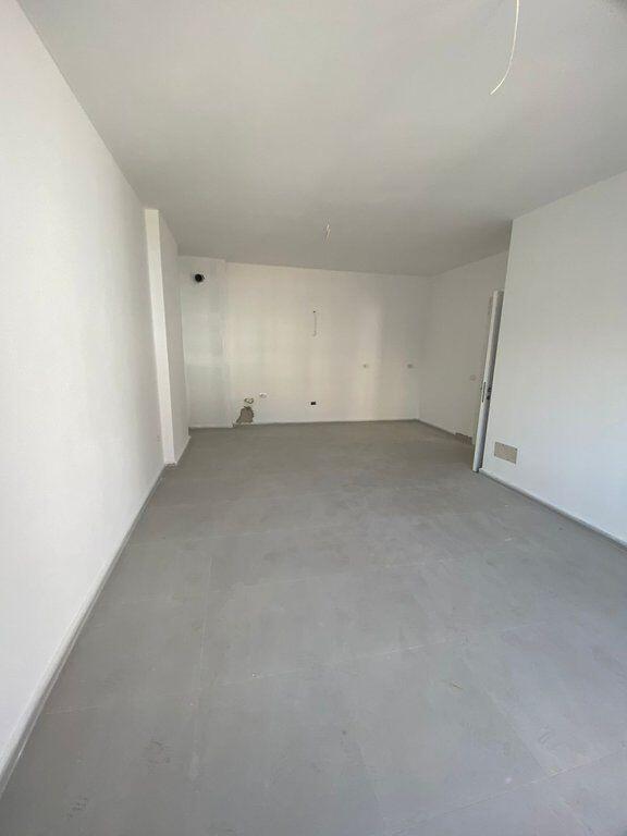 Shitet, Apartament 1+1, Pazari i Ri, Tiranë.