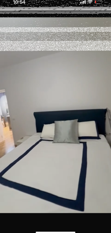 Apartment 2+1+2, Commune of Paris!