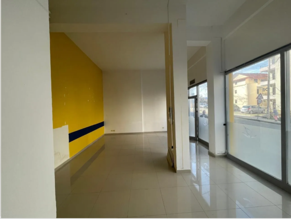 Locale Commerciale in Vendita in Zona ad Alto Traffico