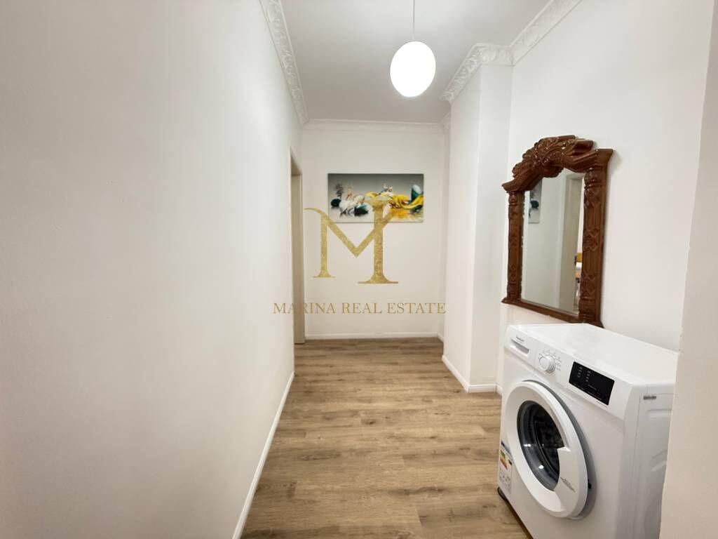 APARTAMENT 1+1 ME QERA NE PLAZH , PRANE SHKOLLES BAJRAM CURRI !!