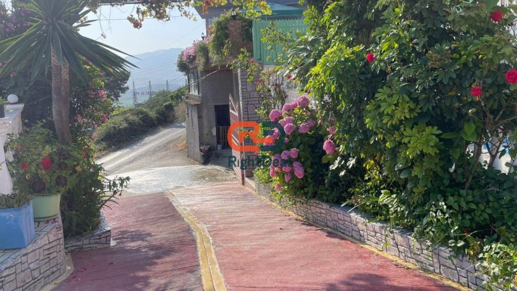 A Saranda, Vendesi in vendita Villa su 2 piani, Opportunità ideale per investimento o abitazione!!!