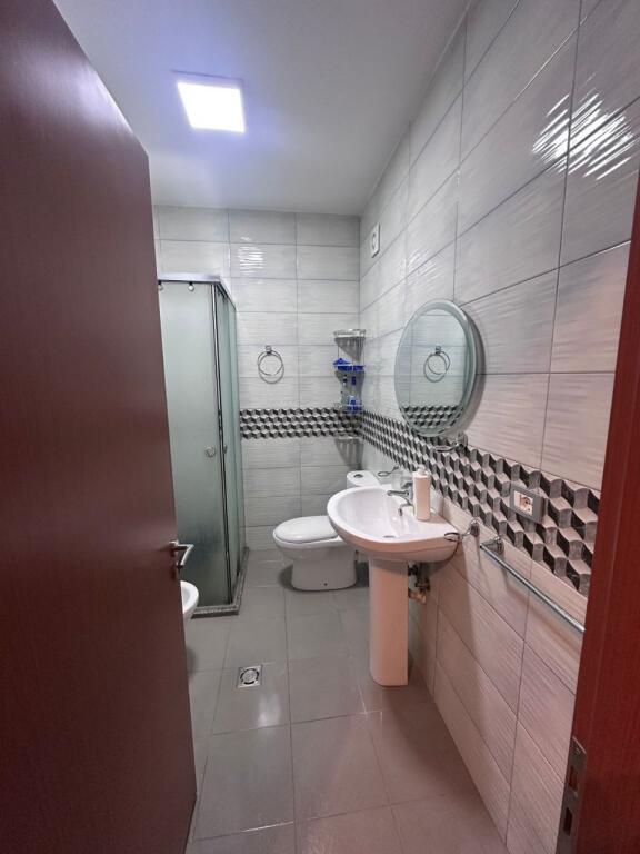 Apartament 1+1 + Parking në Yzberish!