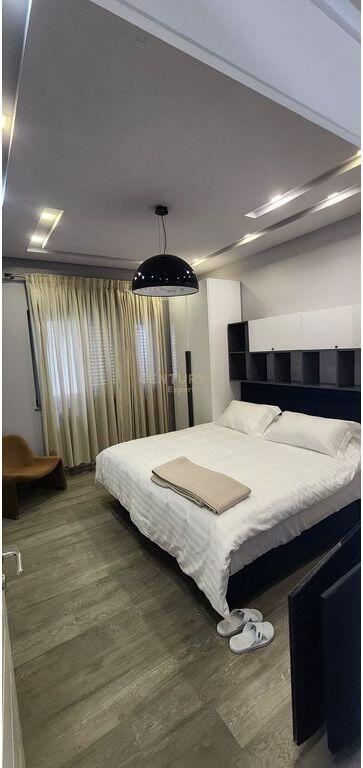 VILE PER QERA TEK LIQENI I TIRANES!!!