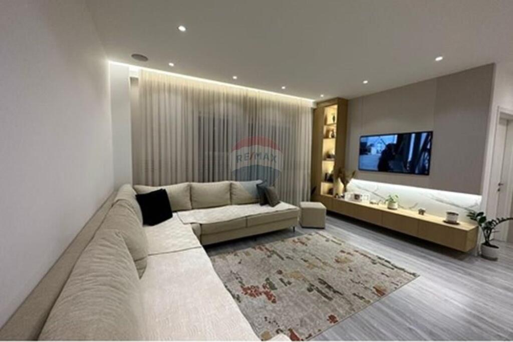 Apartament 2+1+2 me qera tek Selvia