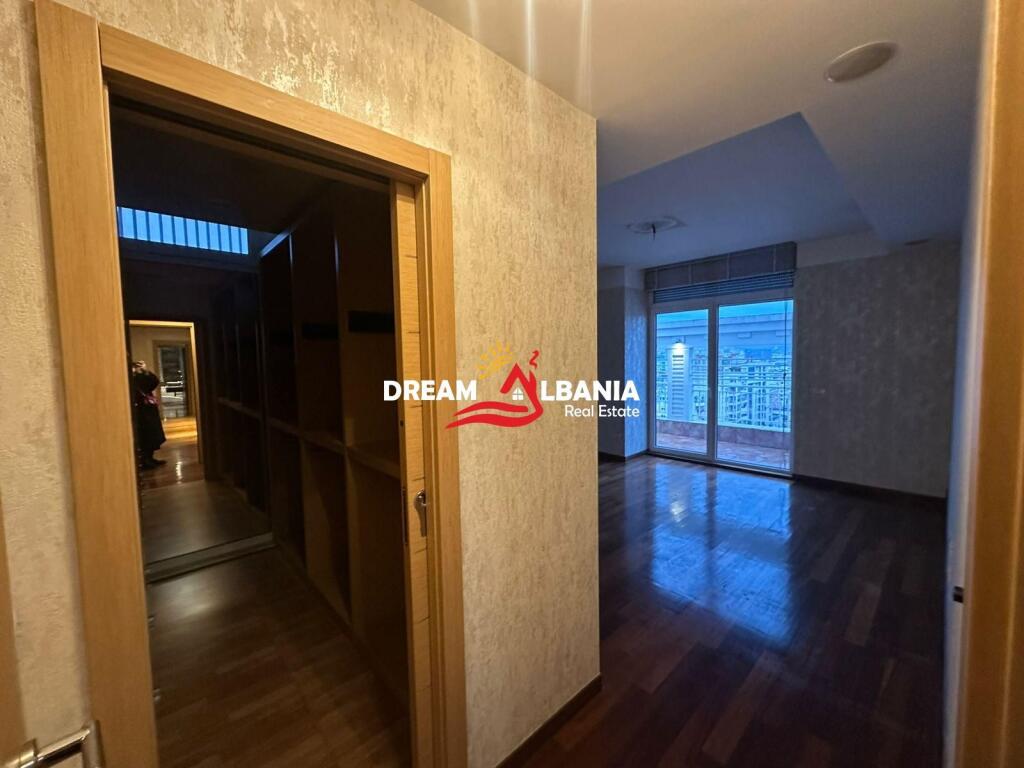 Ambient Zyre për Qira – Bulevardi “Dëshmorët e Kombit”, pranë Presidencës (ID 42611392)