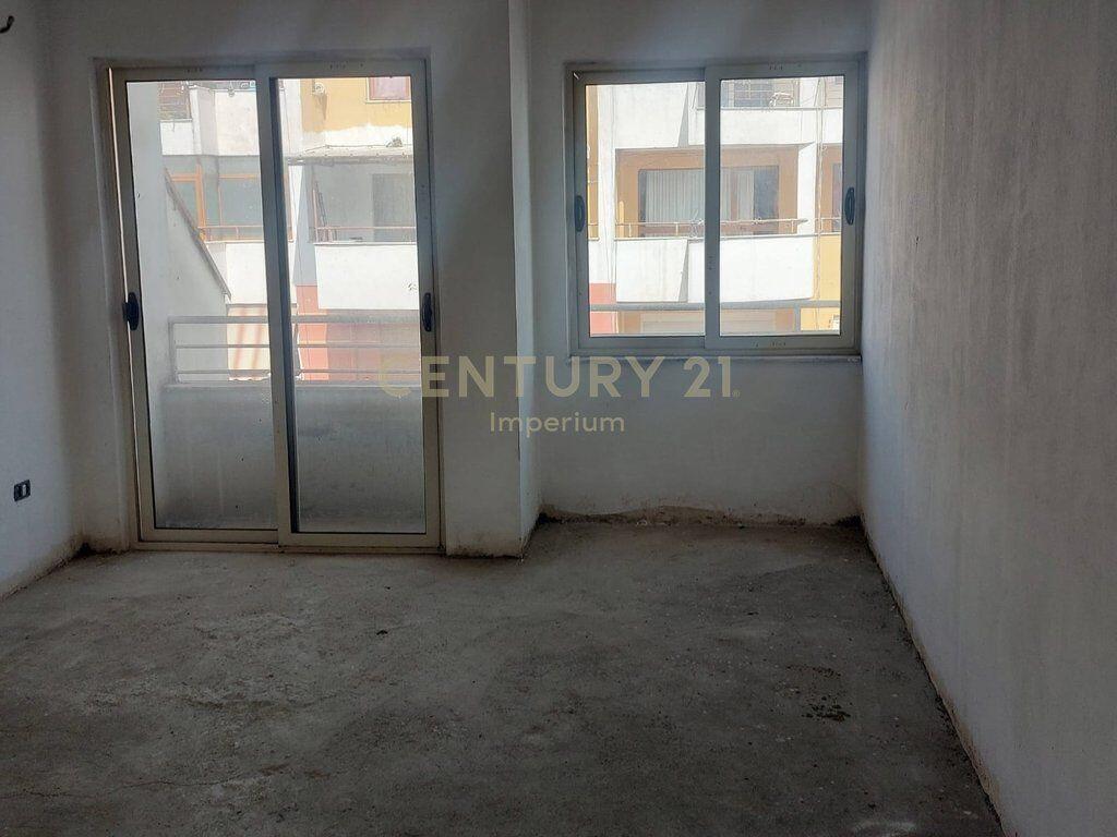 Apartament 2+1+2 tualete per shitje, ne Yzberish