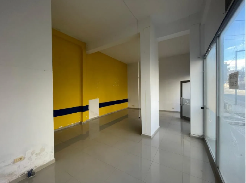 Locale Commerciale in Vendita in Zona ad Alto Traffico