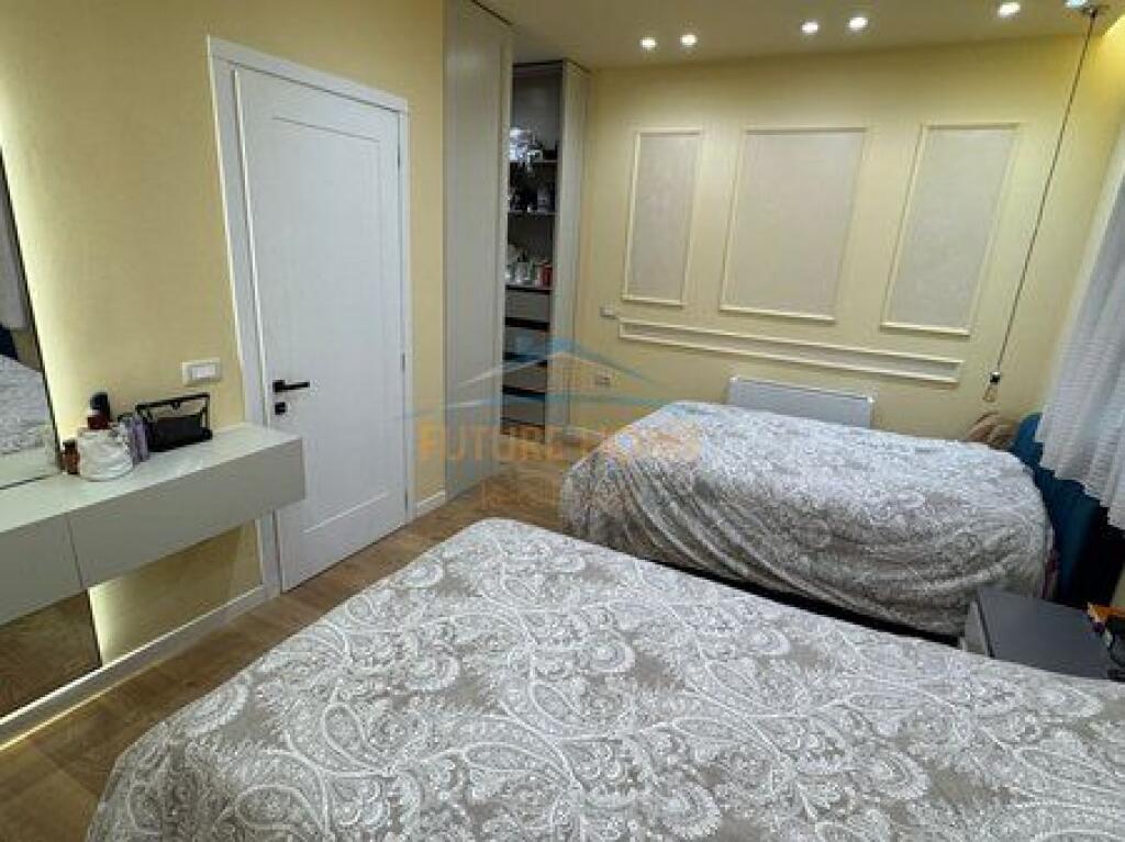 Shitet, Penthouse 3+1+2+ Post Parkimi,Kopshti Zologjik