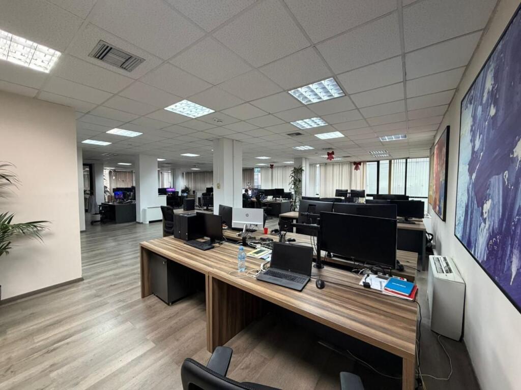 Zyrë për Qira, në Qendër të Tiranës