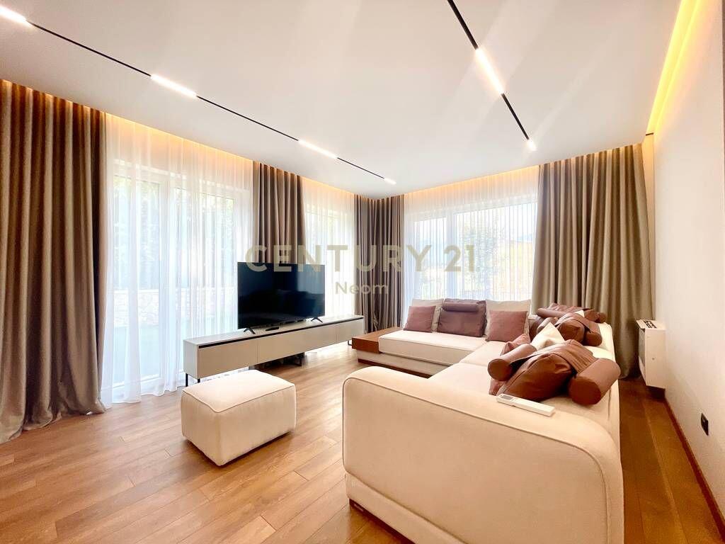 Qira – Vilë e Bashkëngjitur në Rezidencën Forest, Liqeni i Thatë