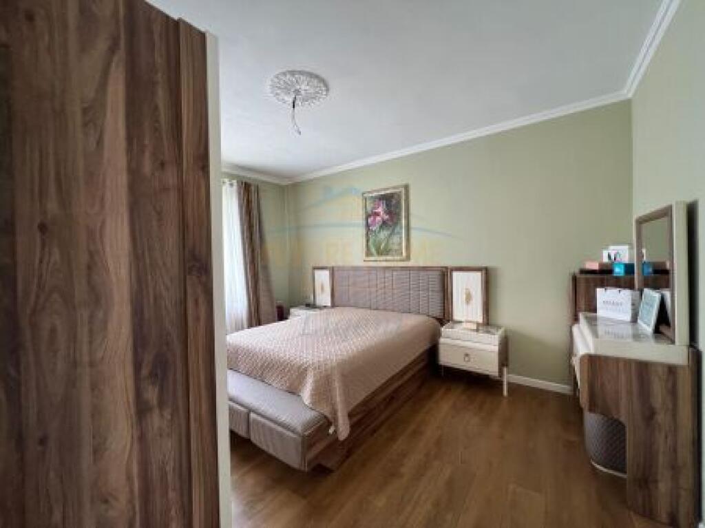 Shitet, Apartament 2+1+2, Kopshti Botanik, Tirane.