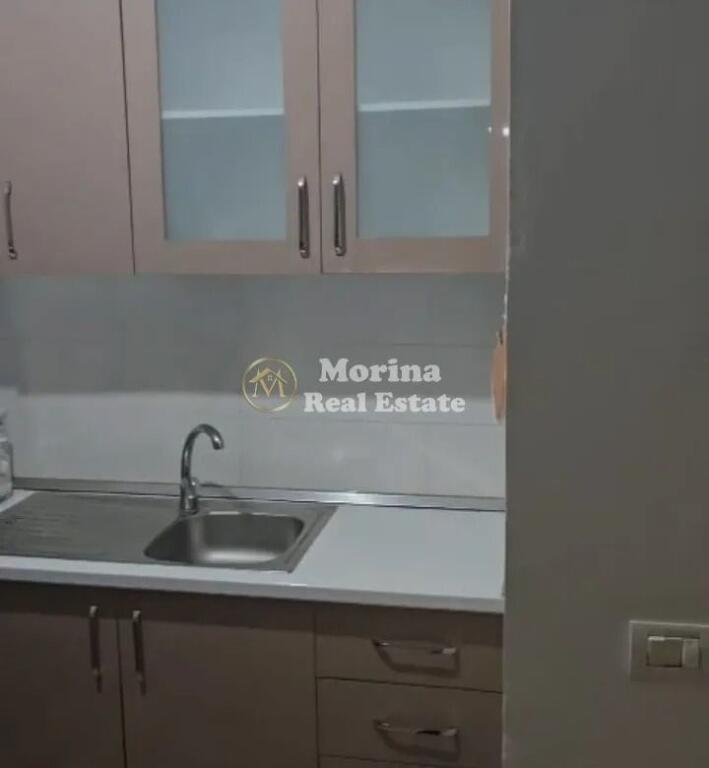 Appartamento 1+1, ad Astir dietro la Raifassen Bank, 400 euro.