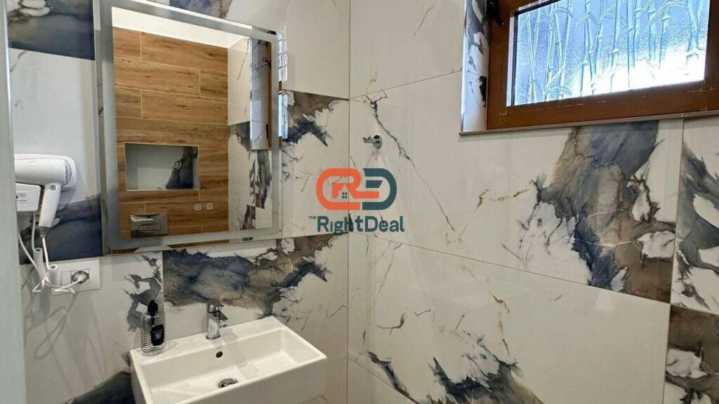 A Saranda, Vendesi in vendita Villa su 2 piani, Opportunità ideale per investimento o abitazione!!!