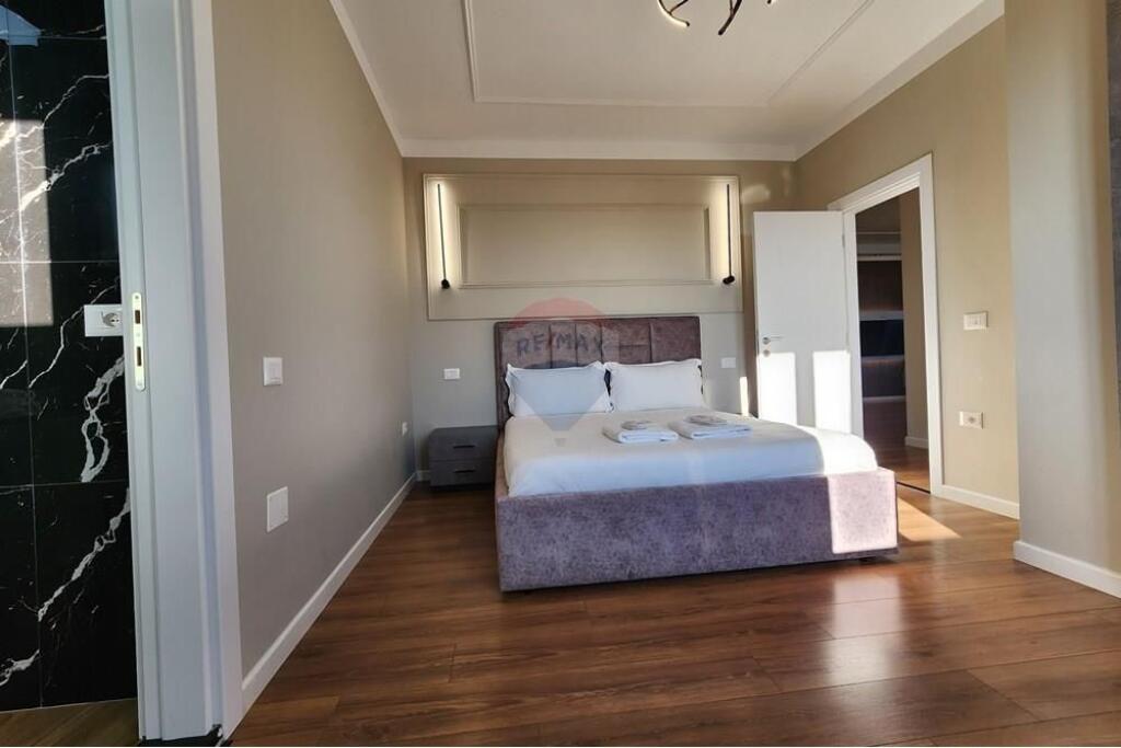 Apartament - Për Qira - Blloku 1 Maji, Tiranë