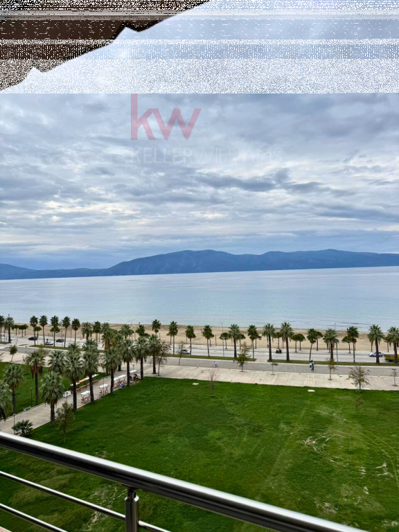 Shitet Apartament 3+1+2 me pamje ballore deti ne Lungomare Vlore