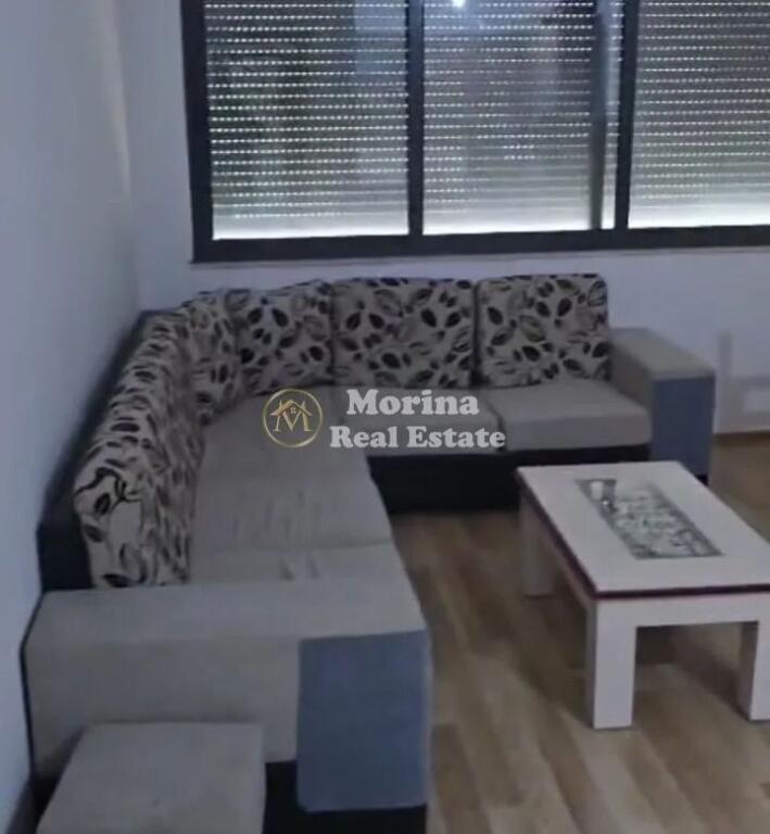 Appartamento 1+1, ad Astir dietro la Raifassen Bank, 400 euro.