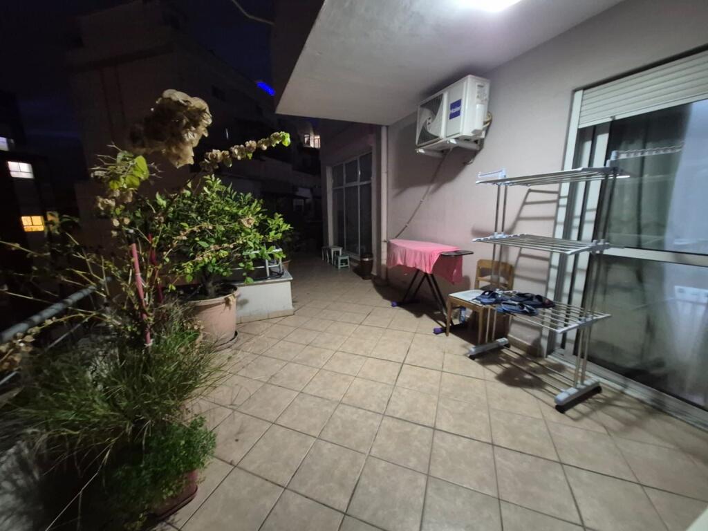 1+1,i mobiluar me verande,te rruge e barrikadave,600 mije leke