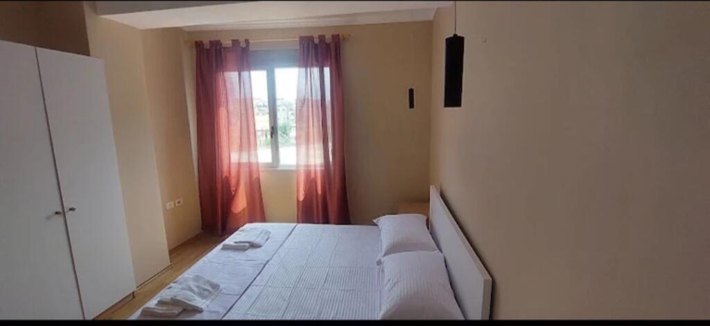 ✨ Jepet me qira apartament modern 1+1 ✨ 📍 Prane Gjimnazit Partizani, Rruga e Dibrës