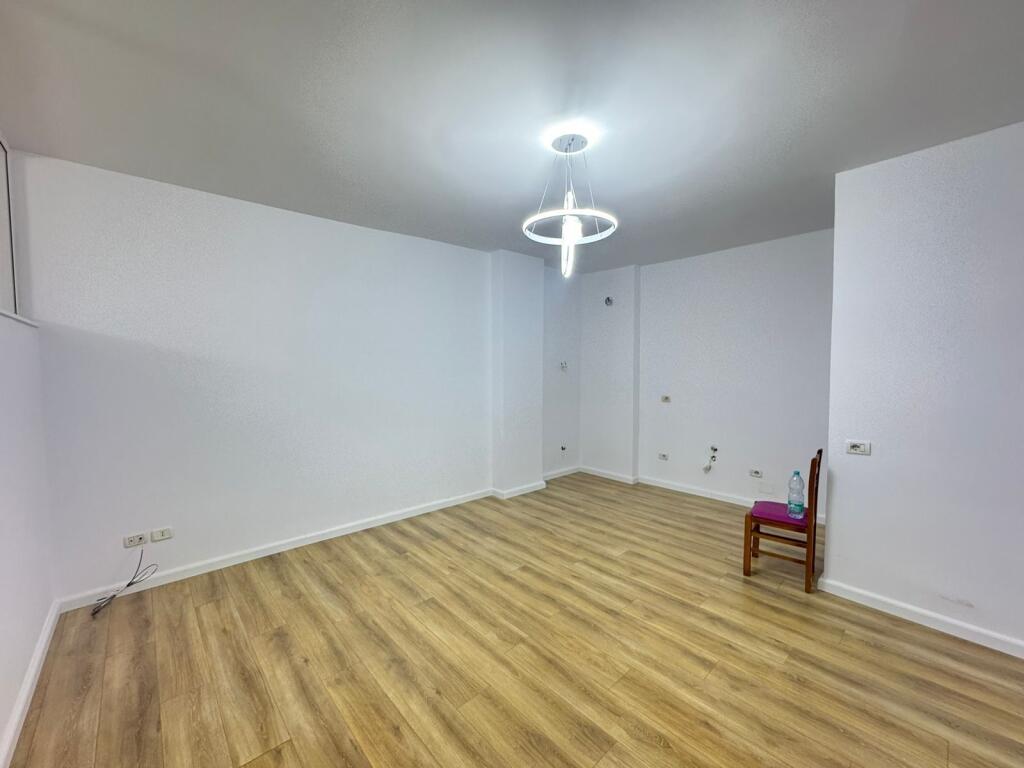 ASTIR SHITET APARTAMENT 2+1 ME CMIM 120.000 EURO TEK POSTA SHQIPTARE