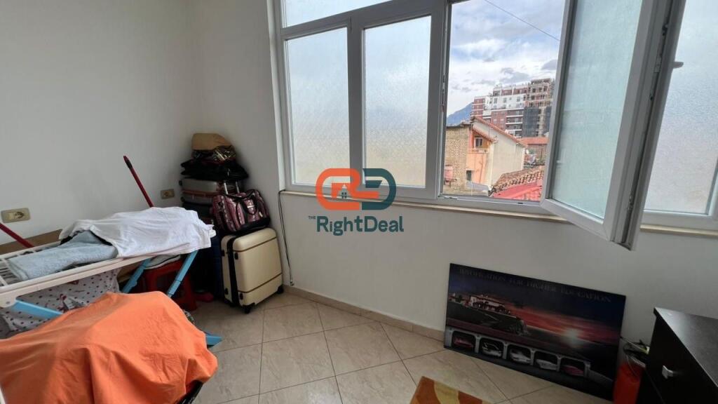 A Siri Kodra, Appartamento 1+1 Ampio in Vendita, Ideale per Abitare!!!