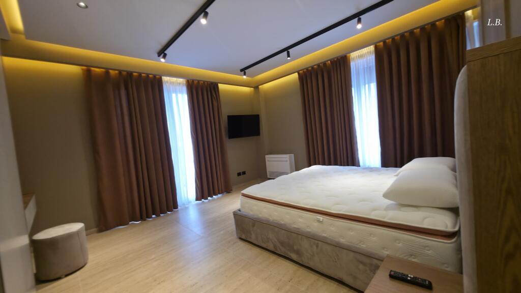 🏡 Apartament Luksoz me Qira – Kopshti Sekret