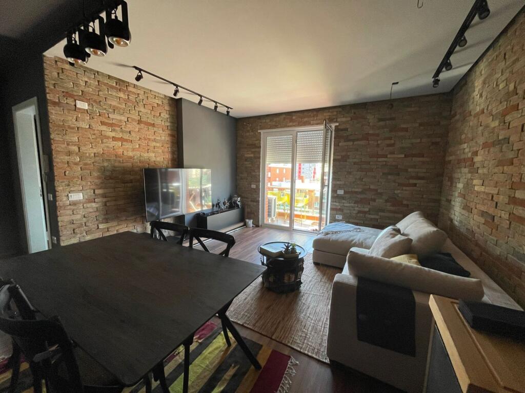 jepet me qera apartament 1+1+parkim