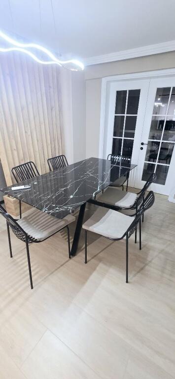 JEPET APARTAMENT 3+1+2 ME QIRA TEK MINE PEZA!