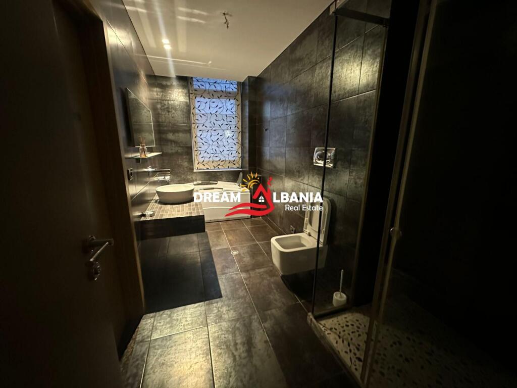 Ambient Zyre për Qira – Bulevardi “Dëshmorët e Kombit”, pranë Presidencës (ID 42611392)