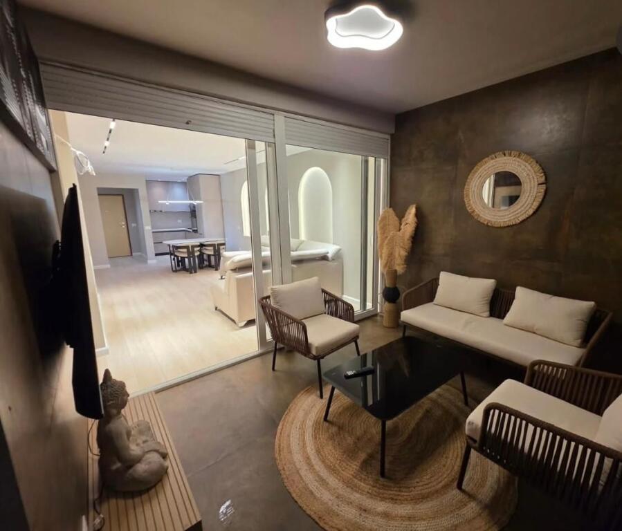 Shitet apartament  2+1 luksoz tek ish ekspozita