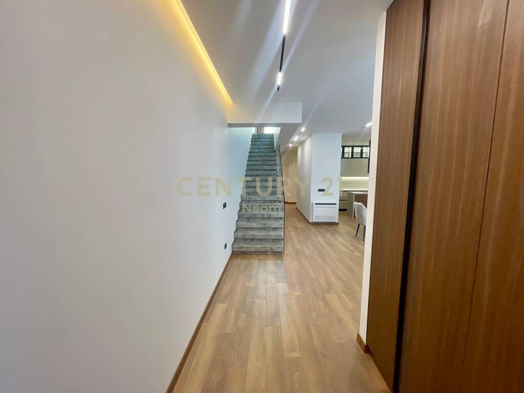 Qira – Vilë e Bashkëngjitur në Rezidencën Forest, Liqeni i Thatë