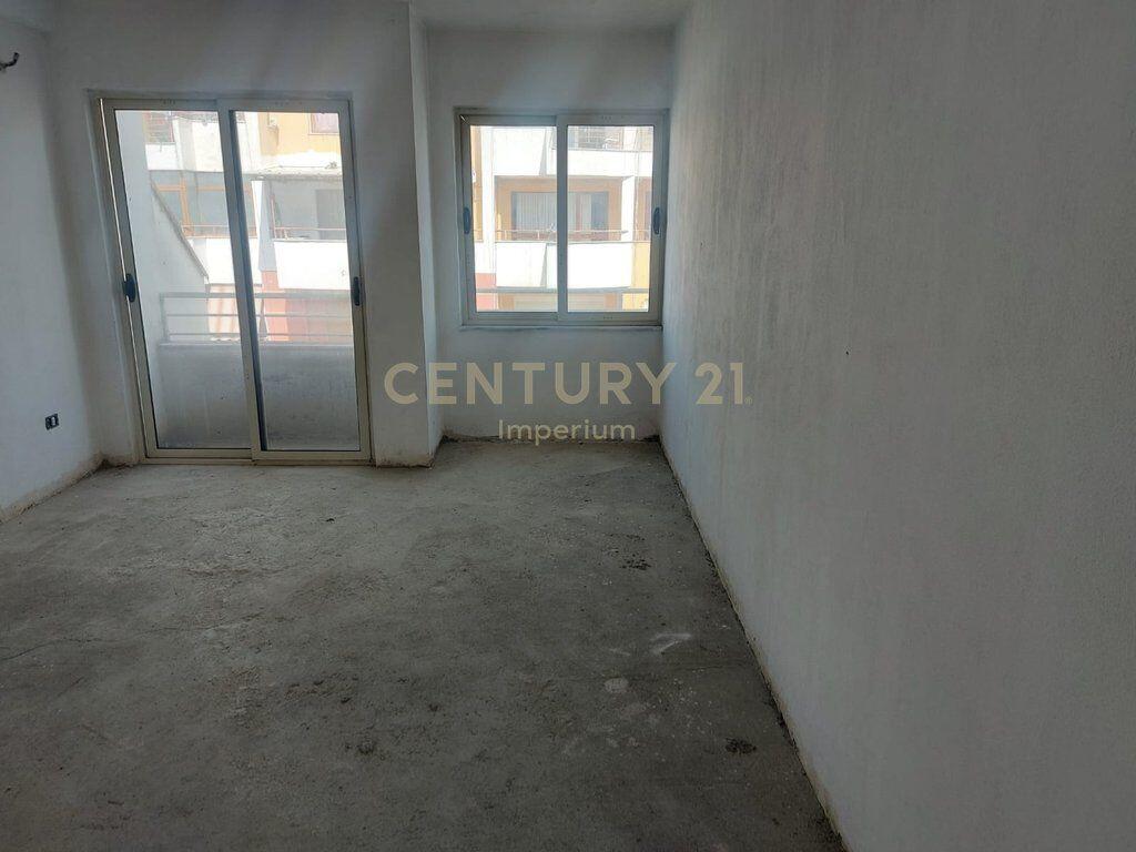 Apartament 2+1+2 tualete per shitje, ne Yzberish