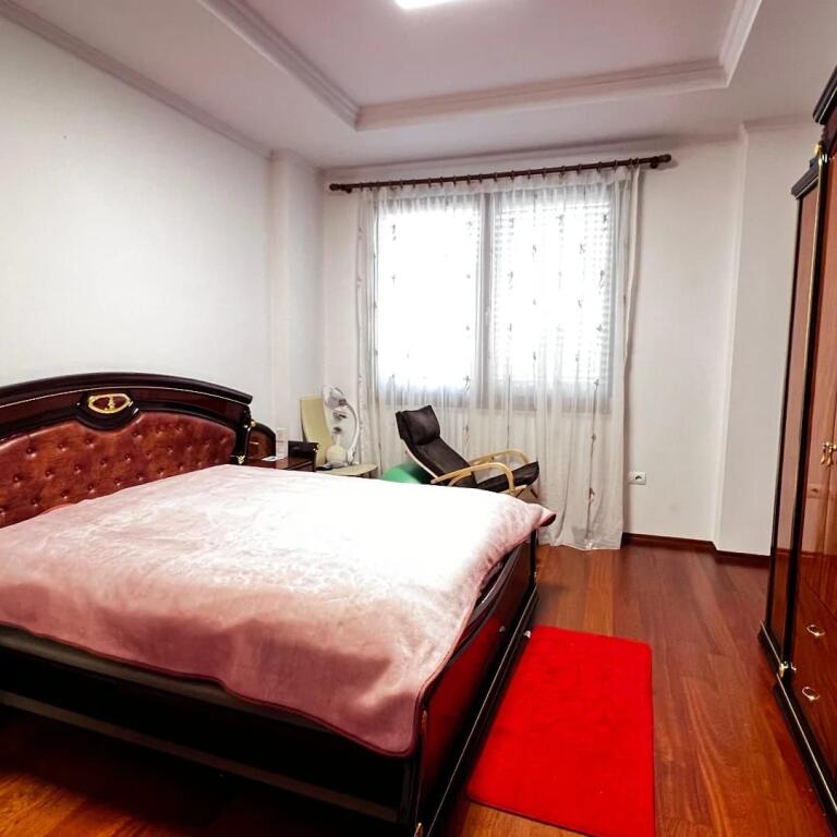 Apartament te rruga e Bogdaneve 2+1+2 tualete+ ballkon i madh+ dhome garderobe+ depo+ 2

