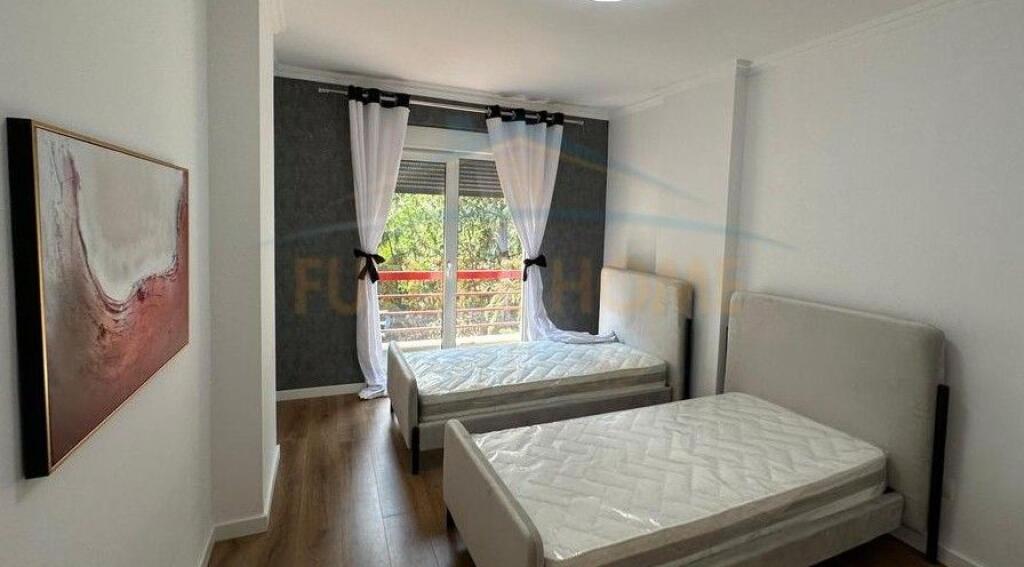 Shitet, Apartament 2+1+2, Liqeni i Thate, Tirane.