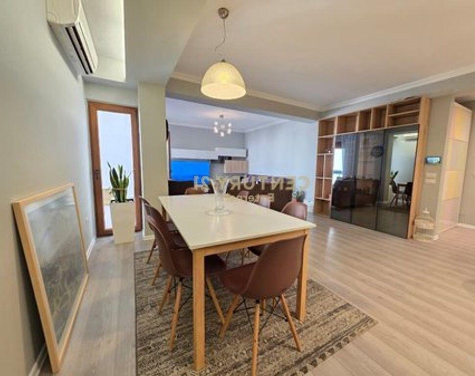 Apartament 2+1 + Post Parkimi ne Bllok.