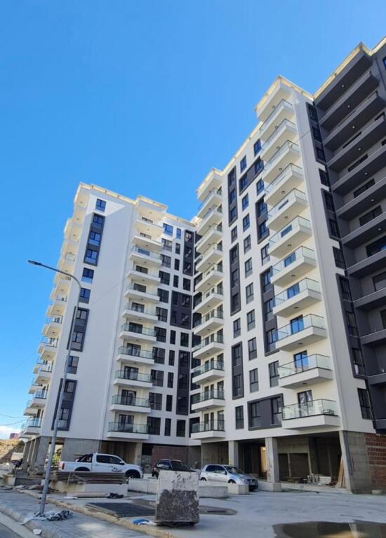 Shitet apartament 2+1, Ish fusha e Aviacionit